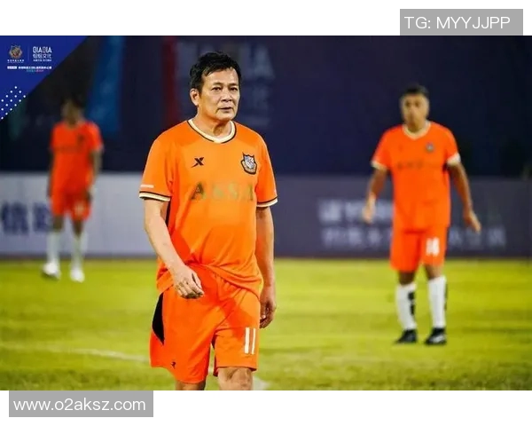 被足球队孤立的球星:从队友冷落到职业生涯转折的背后故事 被足球队孤立的球星:从队友冷落到职业生涯转折的背后故事