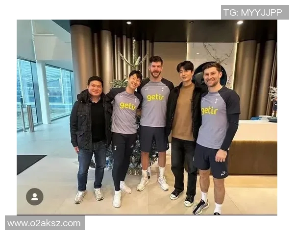 与足球巨星零距离对话 揭秘他背后的拼搏与梦想