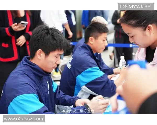 武汉足球传奇人物回顾:老一代球星的辉煌岁月与深远影响 武汉足球传奇人物回顾:老一代球星的辉煌岁月与深远影响