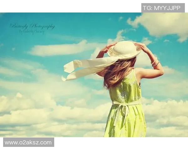 背影足球球星女选手头像展示展现女性力量与运动魅力